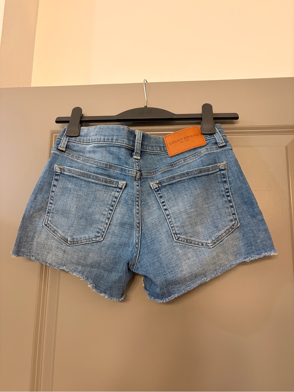 Lucky Brand Women's Mid-rise Light Wash Denim Cutoff Shorts, Size 2/26